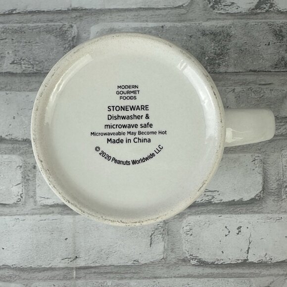 Peanuts Christmas Soup Mug Snoopy Charlie Brown Caroling 2020 Stoneware - Picture 4 of 4